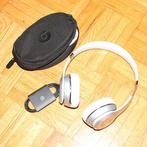 Beats by Dr. Dre Wireless Solo3 Silver On-Ear Headphones